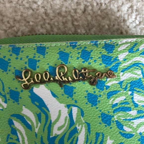 Lily Pulitzer Wallet - Picture 2 of 6